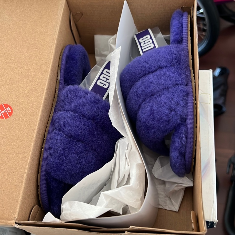 New in box Ugg toddler 11 Fluff Yeah Slide